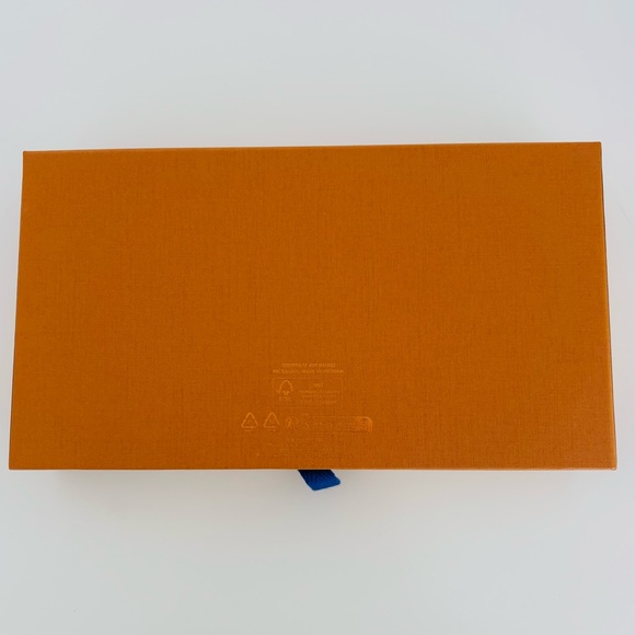 Louis Vuitton Box with gift card & ribbon - Picture 6 of 6